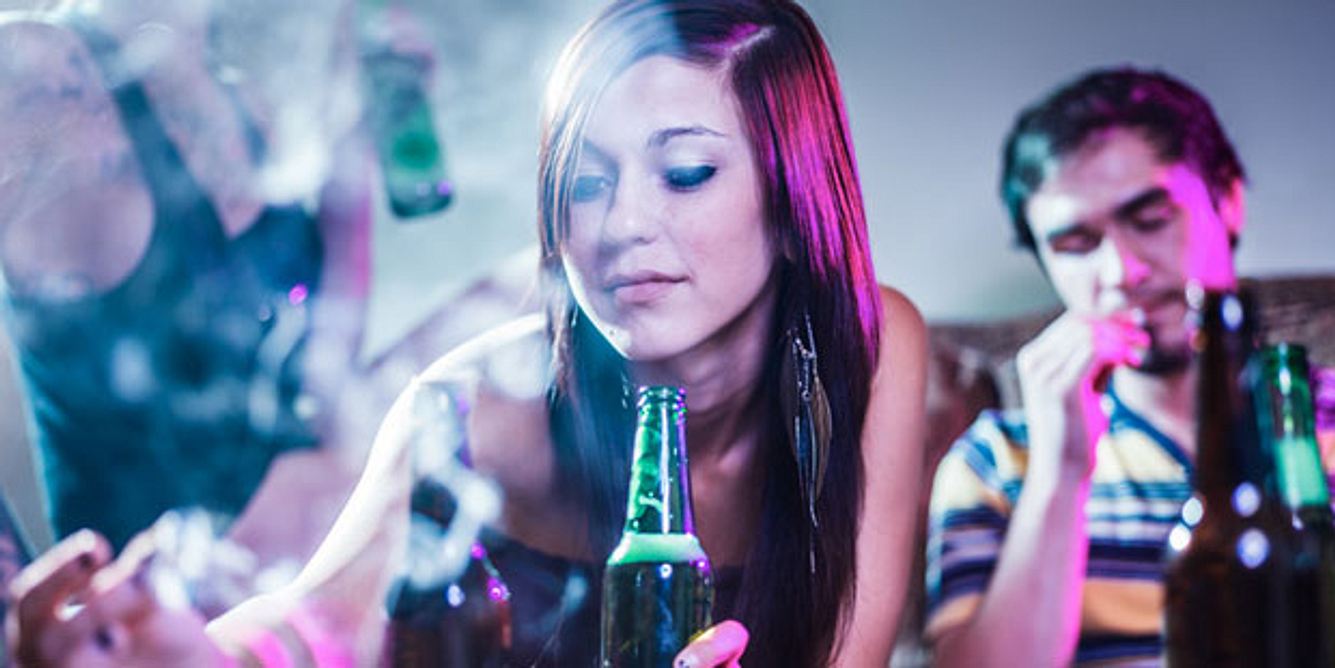 Drogen- und Alkoholkonsum kann Halluzinationen hervorrufen