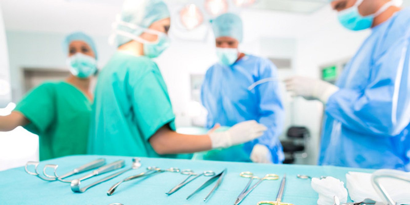 Ärzte im Operationssaal