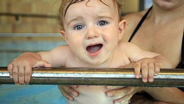 Risiko Hot-Tub-Folliculitis durch schlecht gechlorten Pool auch bei Kindern - Foto: imago