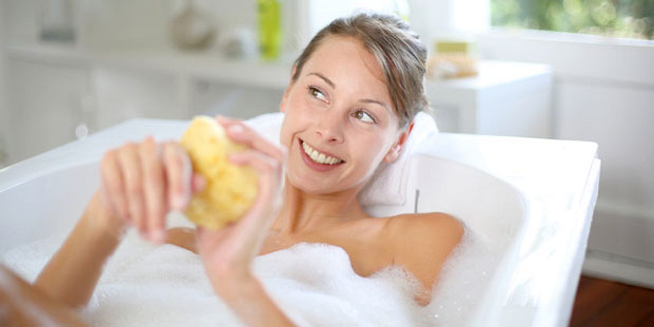 Langes Baden trocknet die Haut aus und macht sie anfällig für Hautausschlag
