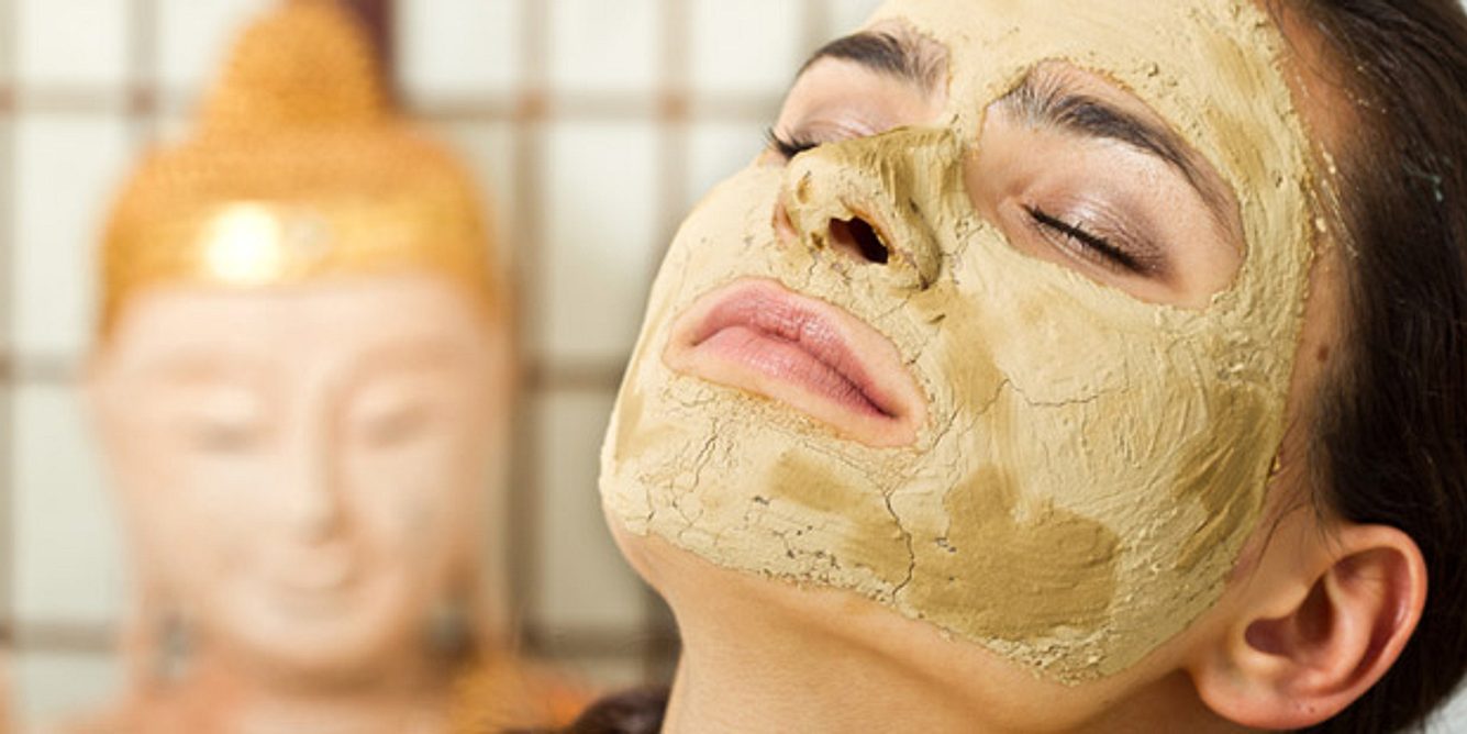 Heilerde-Maske gegen Hautunreinheiten