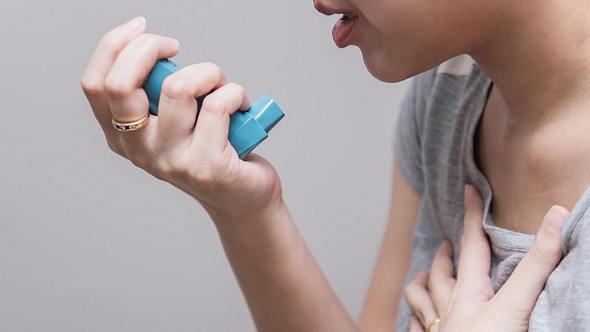 Asthma - Foto: iStock/catinsyrup