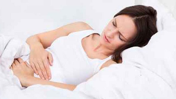 Endometriose trifft vor allem bei Frauen im Alter von 26 bis 38 auf. Oftmals fühlen sie sich dann so krank, dass sie im Bett liegen müssen