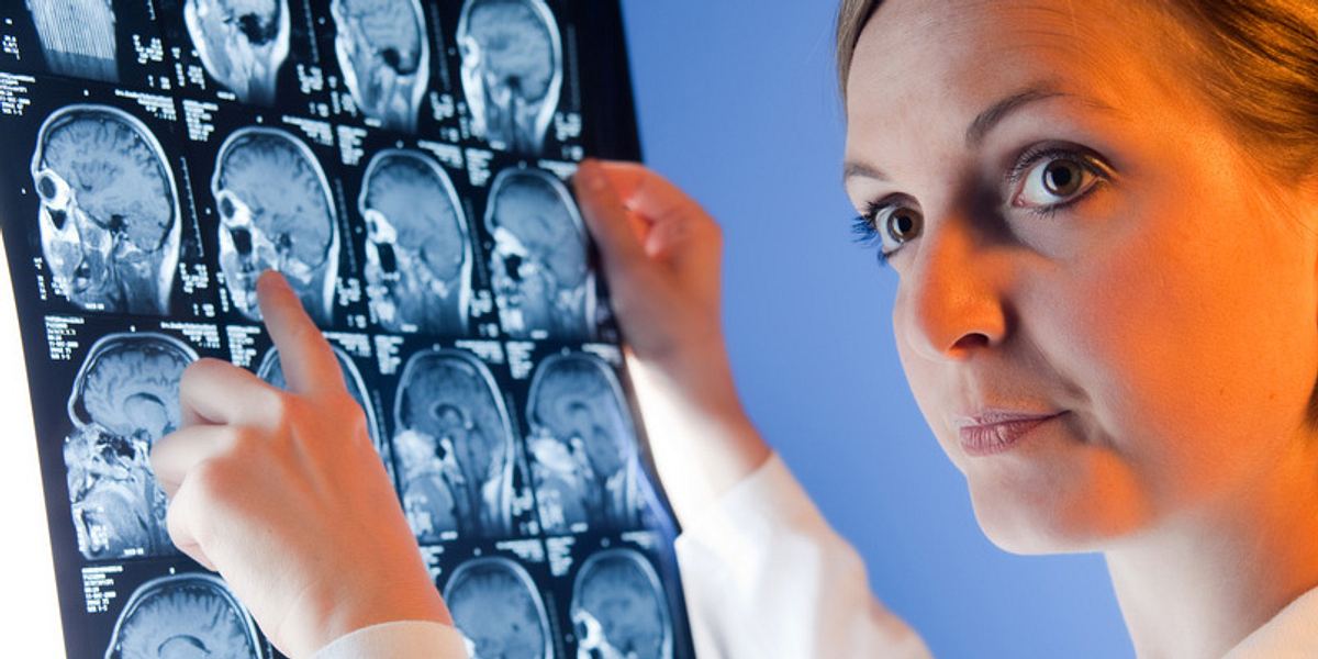 Mithilfe eines CT’s (Computertomografie) ist eine Hirnblutung gut und schnell erkennbar