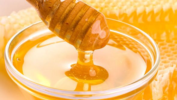 Honig desensibilisiert das Immunsystem. Dazu täglich 2 TL zu sich nehmen – so verhindern Sie effektiv einen durch Pollenflug ausgelösten Niesreiz