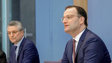 Bundesgesundheitsminister Jens Spahn mit RKI-Chef Lothar H. Wieler - Foto: IMAGO/Jens Schicke