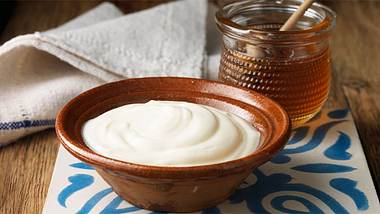 Können Probiotika im Joghurt die Leber schützen? - Foto: Alamy