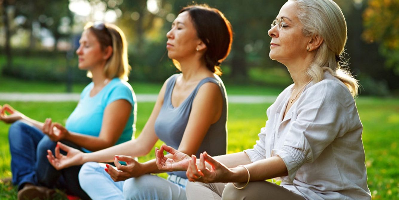 In dem achtwöchigen Programm von Jon Kabat-Zinn lernen die Teilnehmer verschiedene Techniken zur Stressreduktion