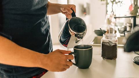 Kaffee am frühen Morgen - was gibt es Besseres? - Foto: iStock: Aleksandar Nakic