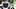 Aroniabeeren, Blätter und Gläser mit Aroniasaft auf einem Holzuntergrund - Foto: iStock/5PH