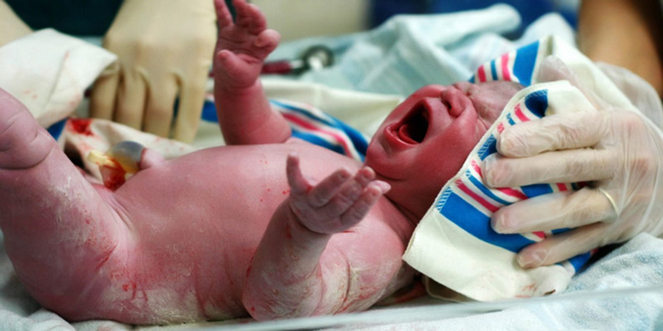 Ein Baby kurz nach der Geburt