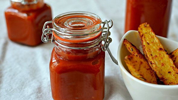 Einfache Rezepte für Ketchup mit und ohne Zucker - Foto: iStock Urheber: Eleonora Tuveri Bild-ID: 936825278