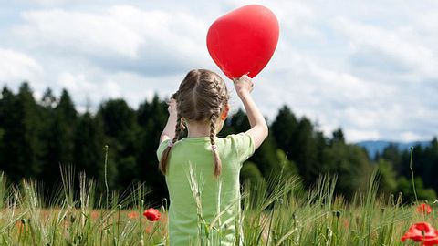 Kind mit Luftballon - Foto: Fotolia