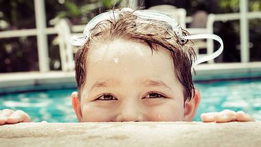 Kind darf schwimmen gehen - Foto: Fotolia