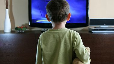Schlafkiller TV-Gerät: Warum Kinder so häufig an Schlafstörungen leiden