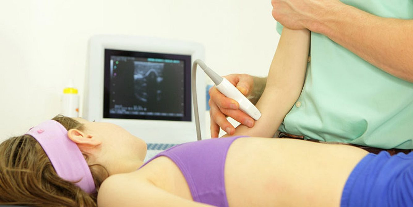 Kind beim Ultraschall