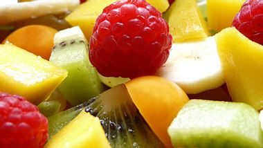 Bei einer Fruktose-Intoleranz verträgt der Körper in der Regel nur kleine Mengen Fruchtzucker. Daher sollten Betroffene sich langsam an Ihre „Wohlfühl-Menge“ herantasten