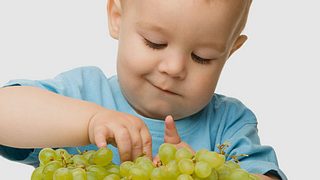 An Trauben können Kleinkinder ersticken - Foto: Fotolia
