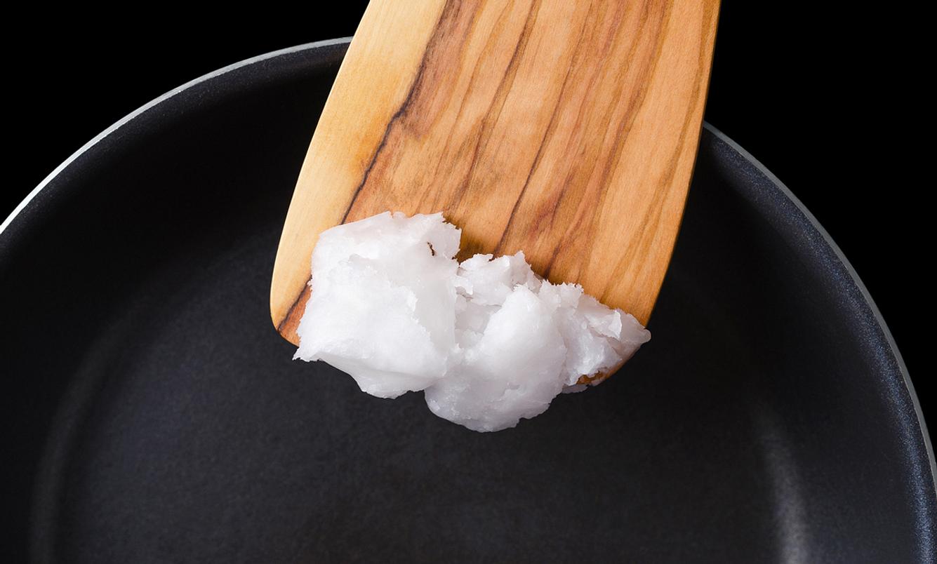 Kokosöl in der Pfanne