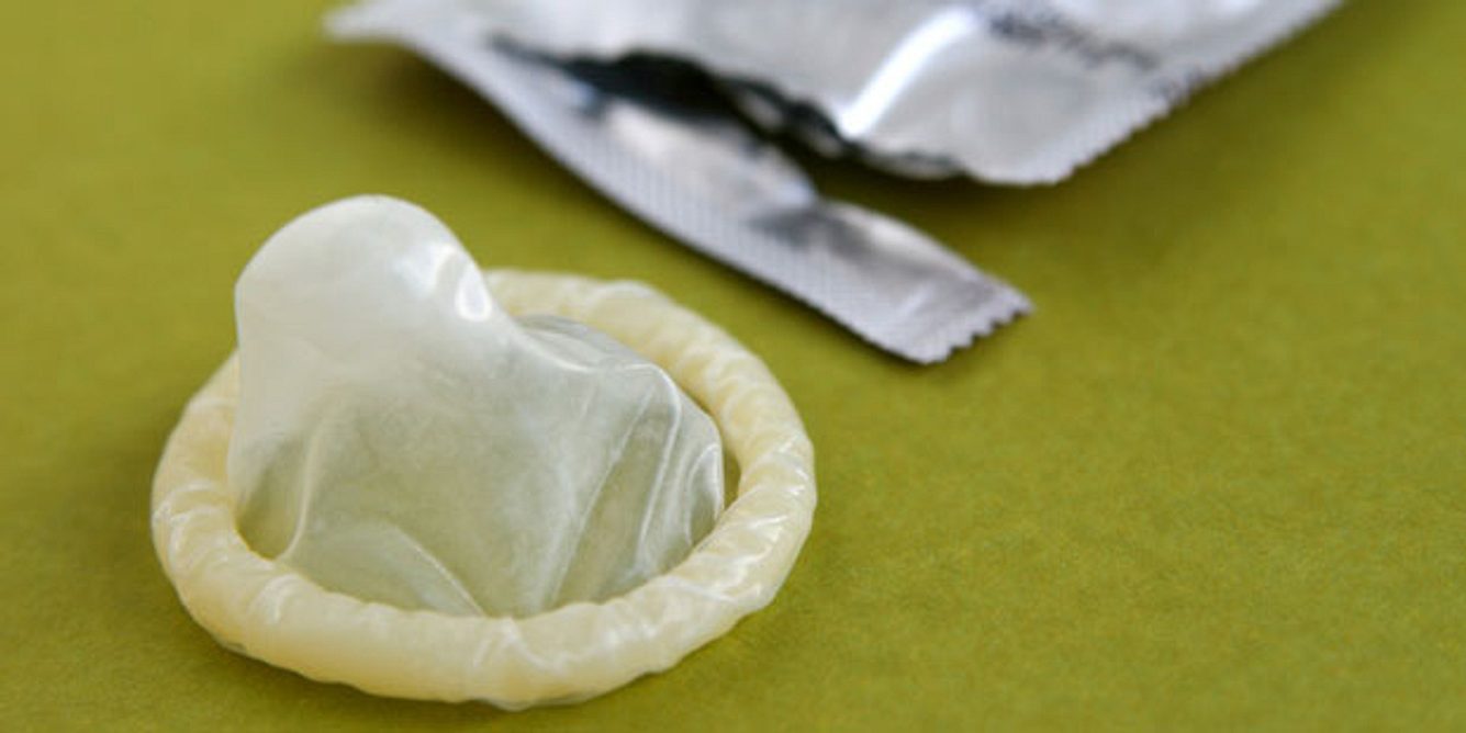 Kondome bieten die größte Sicherheit, sich beim Geschlechtsverkehr nicht mit dem HI-Virus zu infizieren