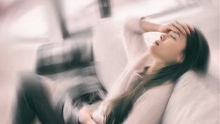 Kreislaufbeschwerden zeigen sich oft durch Schwindel. - Foto: iStock/Maridav