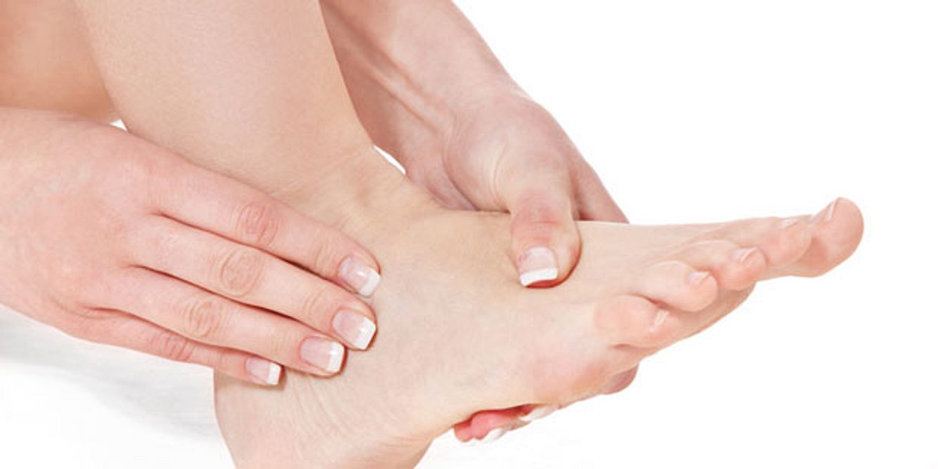 Wenn kalte Füße schmerzen oder kribbeln, sollten Sie Ihren Arzt aufsuchen