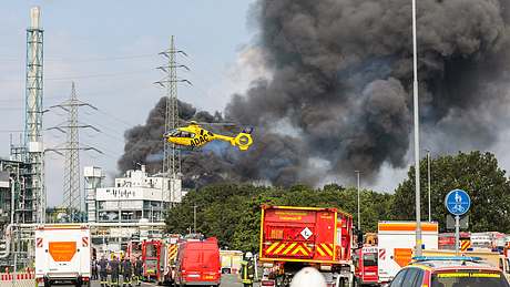 Großeinsatz bei Explosion in Leverkusen - Foto: IMAGO / Xinhua