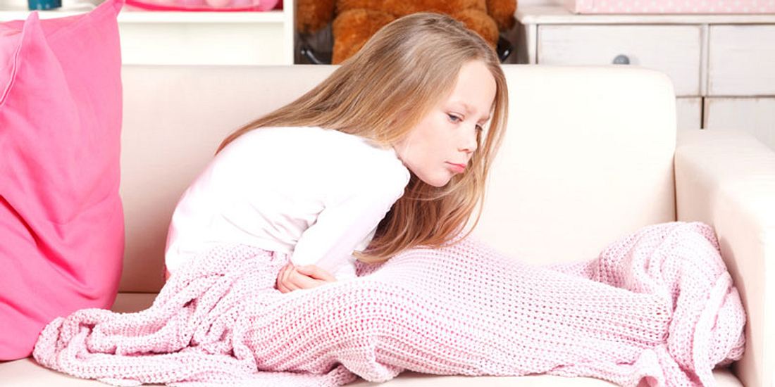 Bei 20 Prozent der betroffenen Kinder ist das Reizdarmsyndrom schuld an immer wiederkehrenden Bauchschmerzen Mädchen mit Reizdarm