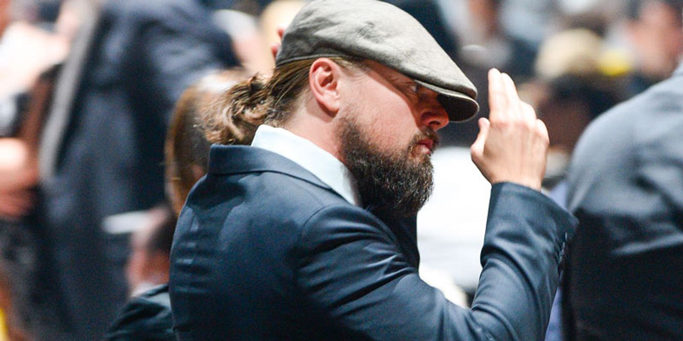 Auch Leonardo DiCaprio hat einen Männer-Dutt getragen