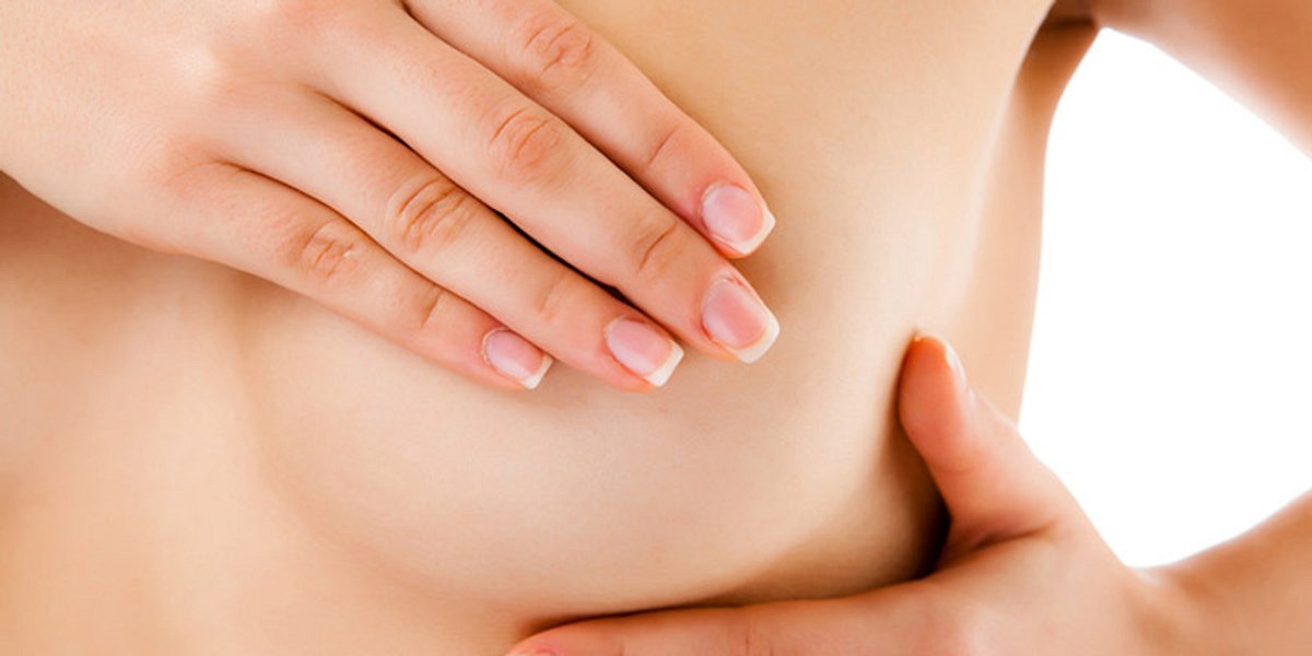 Bei der Mastitis-Behandlung hilft es, die Brust auszustreichen