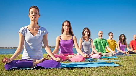 Meditieren im freien - Foto: Shutterstock