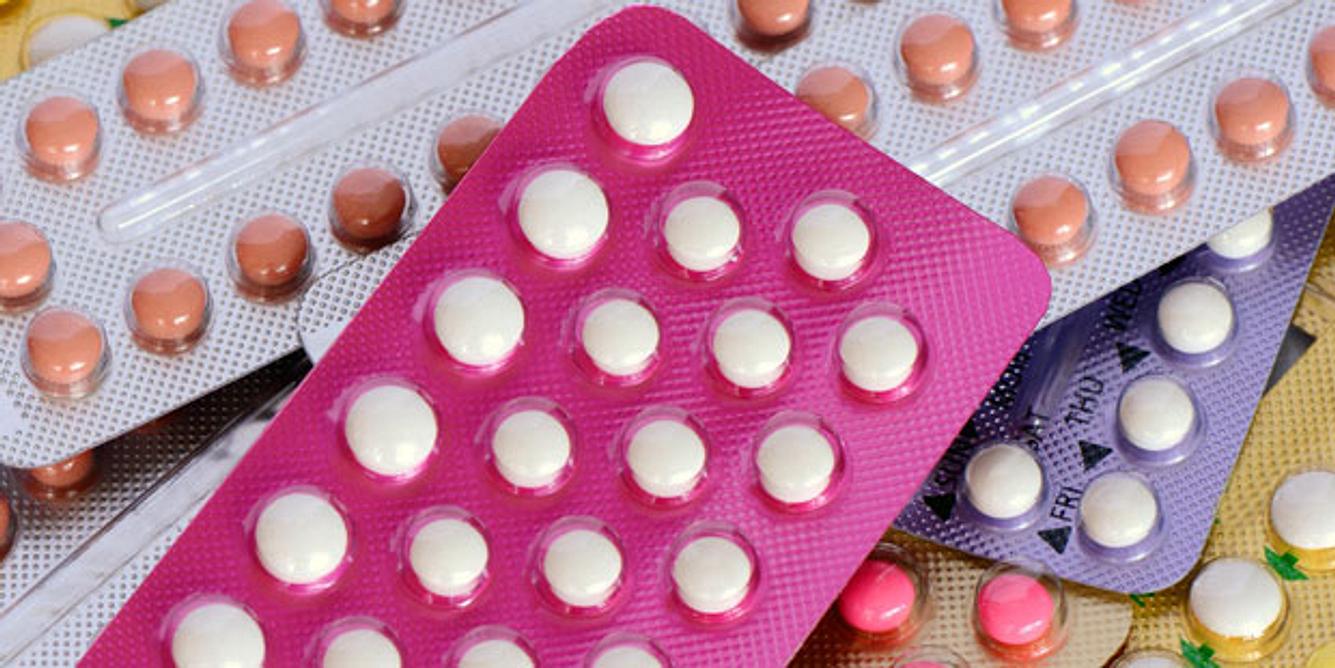 Pille der Frau verbessert Menstruationsbeschwerden