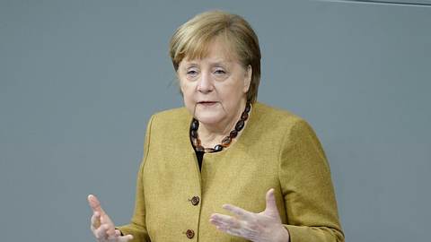 Bundeskanzlerin Angela Merkel im Bundestag - Foto: IMAGO/Political-Moments
