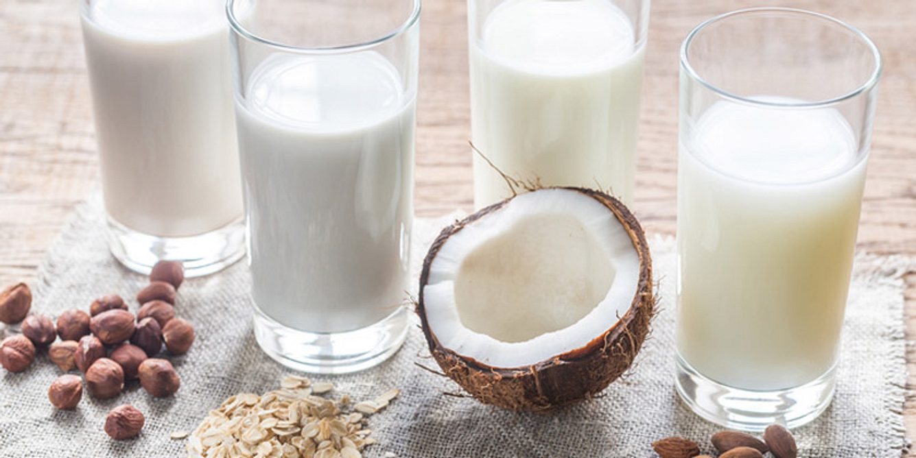 Pflanzlicher Milchersatz ist eine beliebte Alternative zu Milch