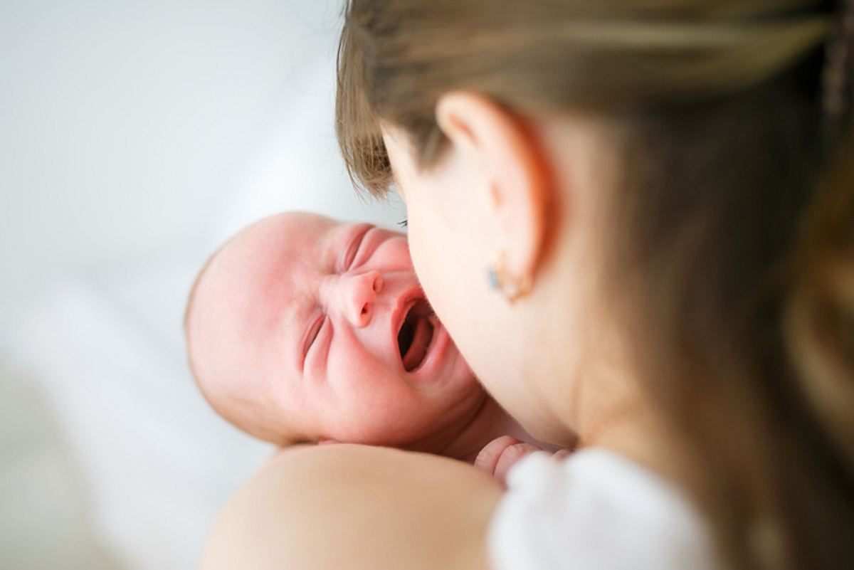 Wenn der Milchspendereflex zu stark ausfällt, kann das Baby die Muttermilch nicht gut aufnehmen