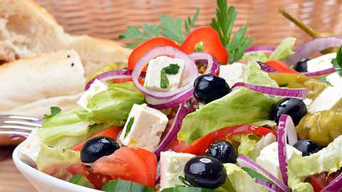Die Mittelmeer-Diät verlangt Lust am Kochen. Wer das mitbringt, kann abnehmen und trotzdem lecker essen. Entdecken Sie die besten Rezepte in unserer Bildergalerie - Foto: Fotolia