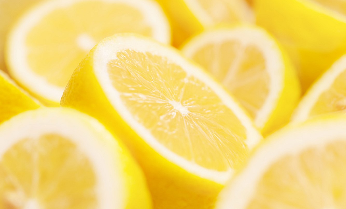 Mückenstiche behandeln mit Zitrone