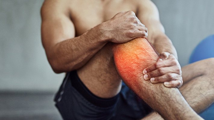 Sportler mit Muskelschmerzen - Foto: istock