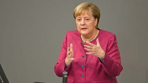 Bundeskanzlerin Angela Merkel spricht bei Pressekonferenz - Foto: imago images / Eibner