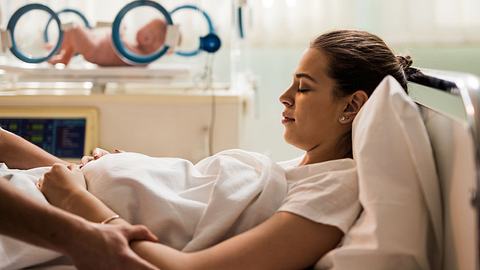 Was ist eigentlich die Nachgeburt? Wir verraten, was Sie wissen sollten - Foto: skynesher/iStock