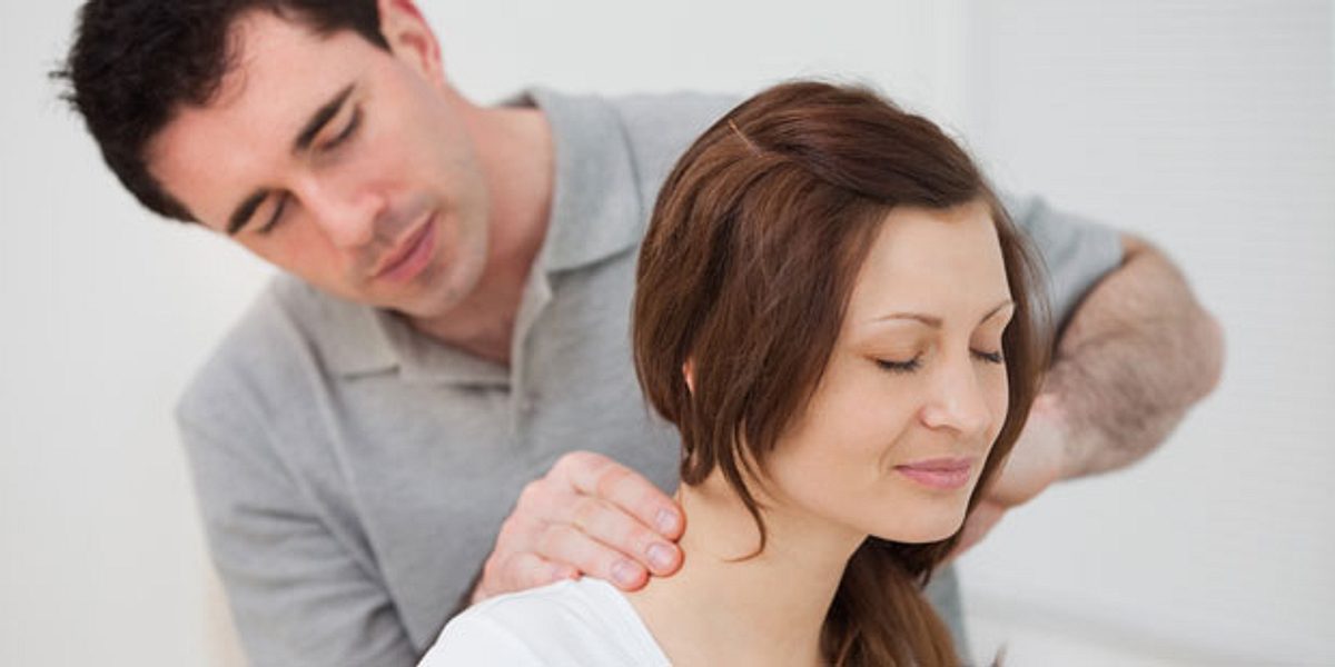 Massage hilft gegen Nackenschmerzen