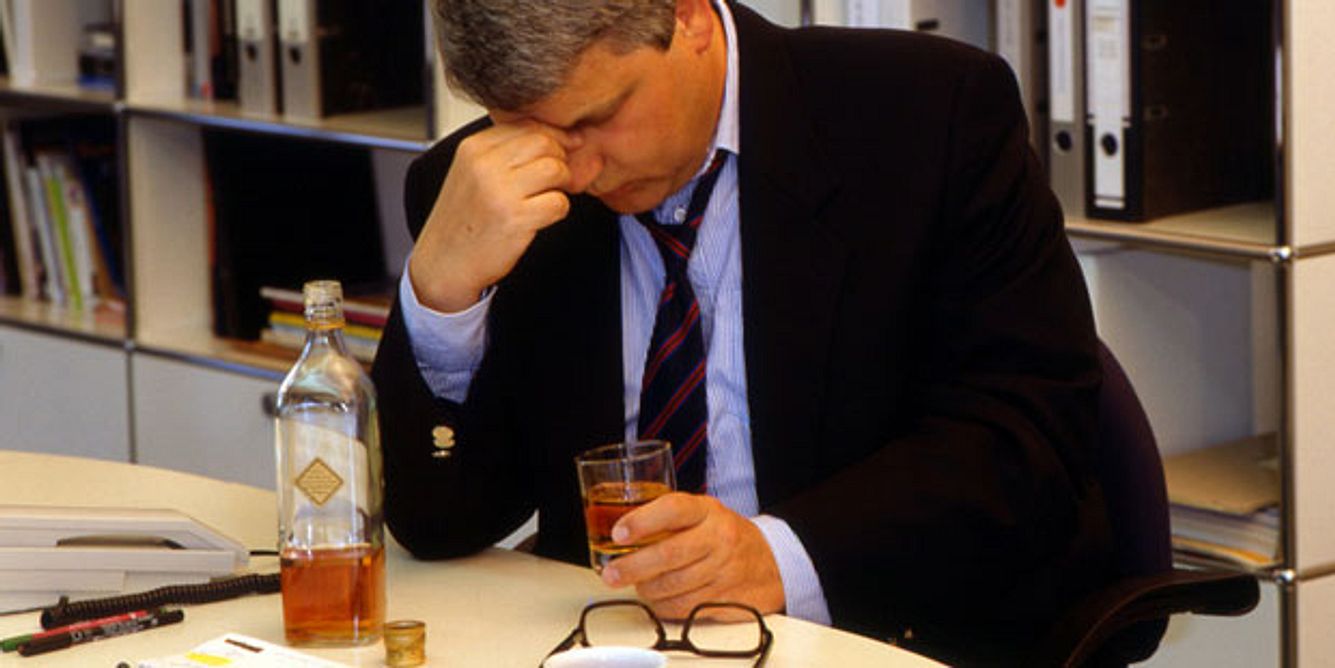Starker Alkoholkonsum kann zu einem Nährstoffmangel führen