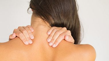 Nackenschmerzen durch eingeklemmten Nerv - Foto: Fotolia