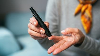 Diabetes Blutzucker-Test - Foto: iStock/filadendron