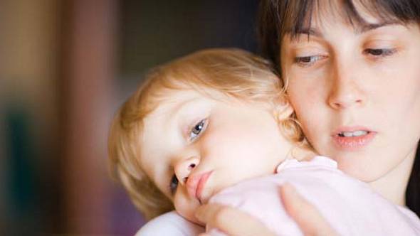 Nierenbeckenentzündung beim Kleinkind Symptome Fieber und Abgeschlagenheit - Foto: Shutterstock