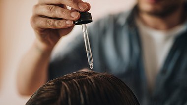 Haarausfall durch Mangelernährung - Foto: iStock/skynesher