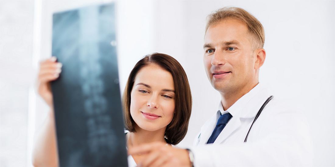Klicken Sie sich durch die Bildergalerie „Ärzte-Latein: Verstehen Sie Ihren Orthopäden?“ und verstehen Sie endlich selber Ihren Befund
