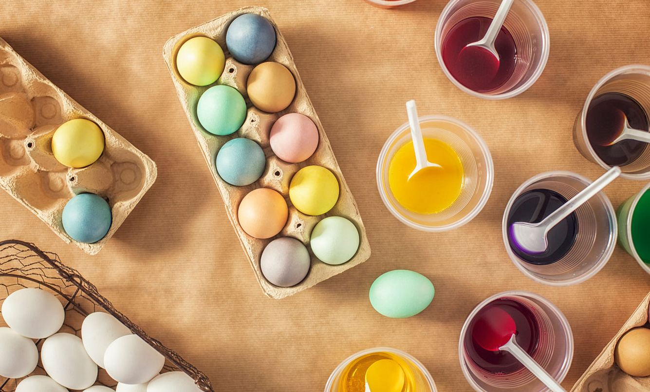 Osterrituale: Ostereier färben