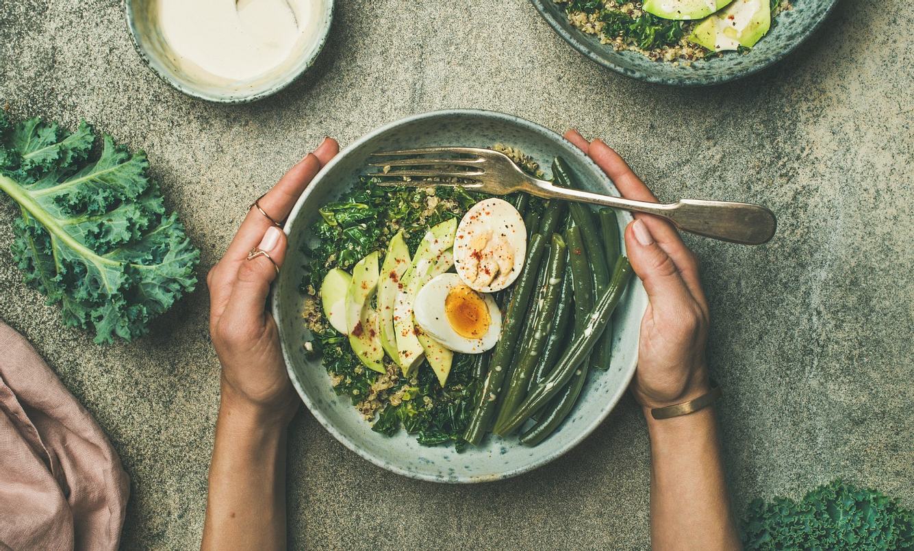 Ovo-Lacto-Vegetarier beziehen auch Eier, Eiprodukte sowie Milch und Milcherzeugnisse mit in ihre Ernährung ein