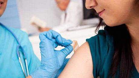 Die Wirksamkeit der Grippeimpfung liegt zwischen 40 und 60 Prozent in Jahren, in denen der Impfstoff gut zu den zirkulierenden Virensträngen passt - Foto: fstop123/iStock